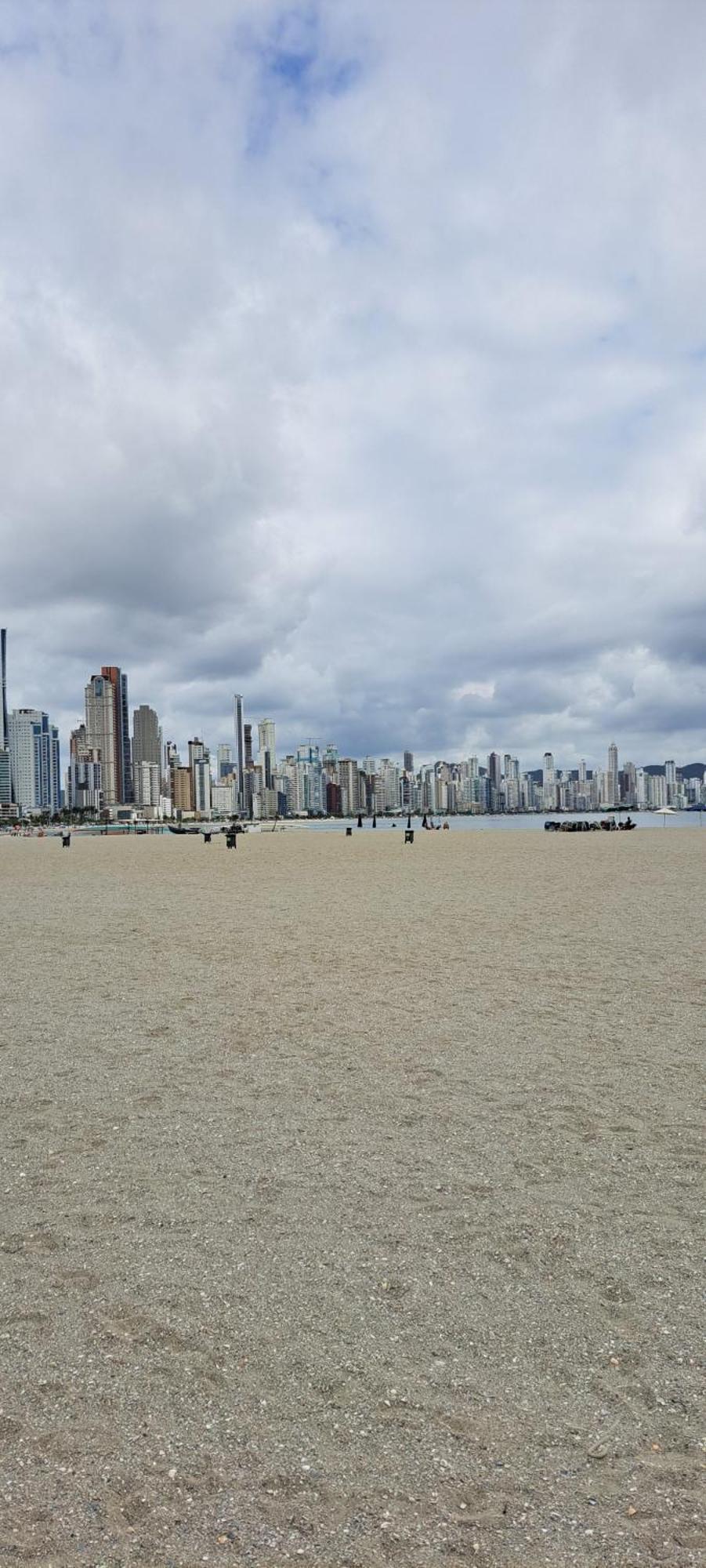 - Avenida Brasil Quadra Mar * Balneário Camboriú